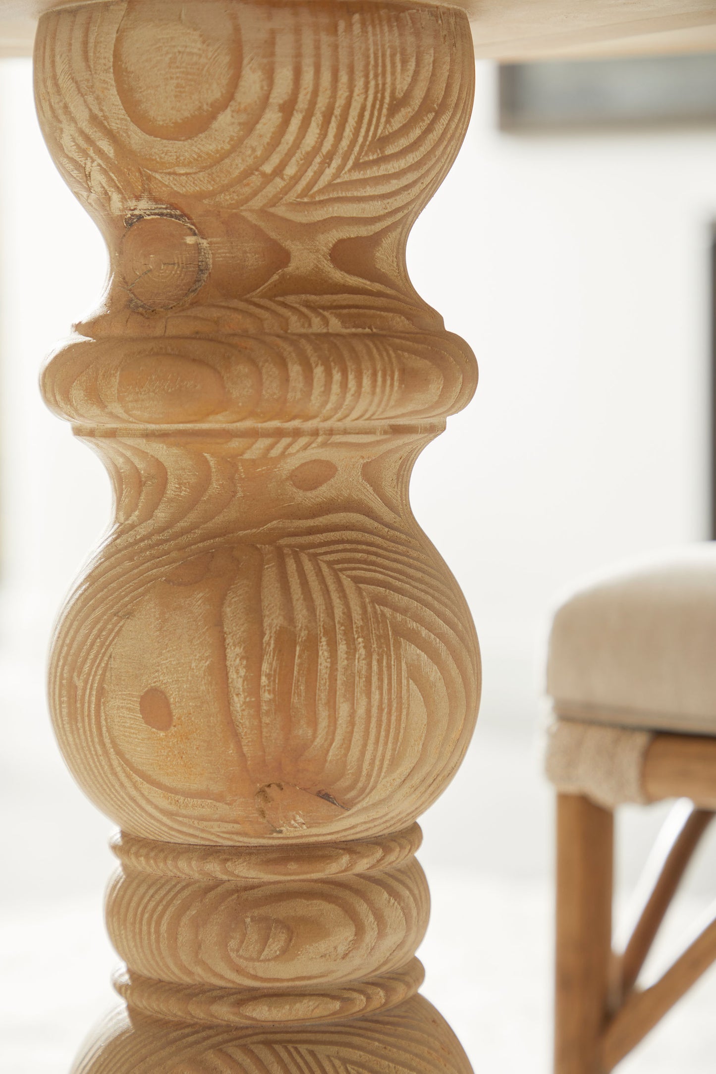 Chelsea 42" Round Dining Table